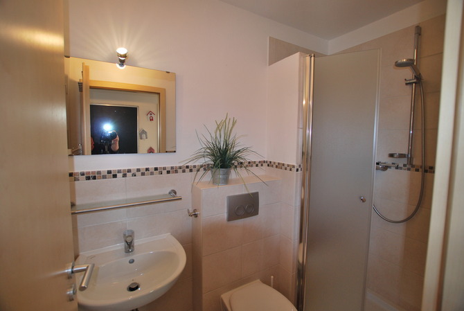 Ferienwohnung in Kellenhusen - Haus Sommerland EG 1 - Badezimmer mit gro&szlig;er Dusche